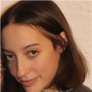 Studentessa universitaria impartisce ripetizioni di italiano, matematica e inglese ai bambini delle elementari